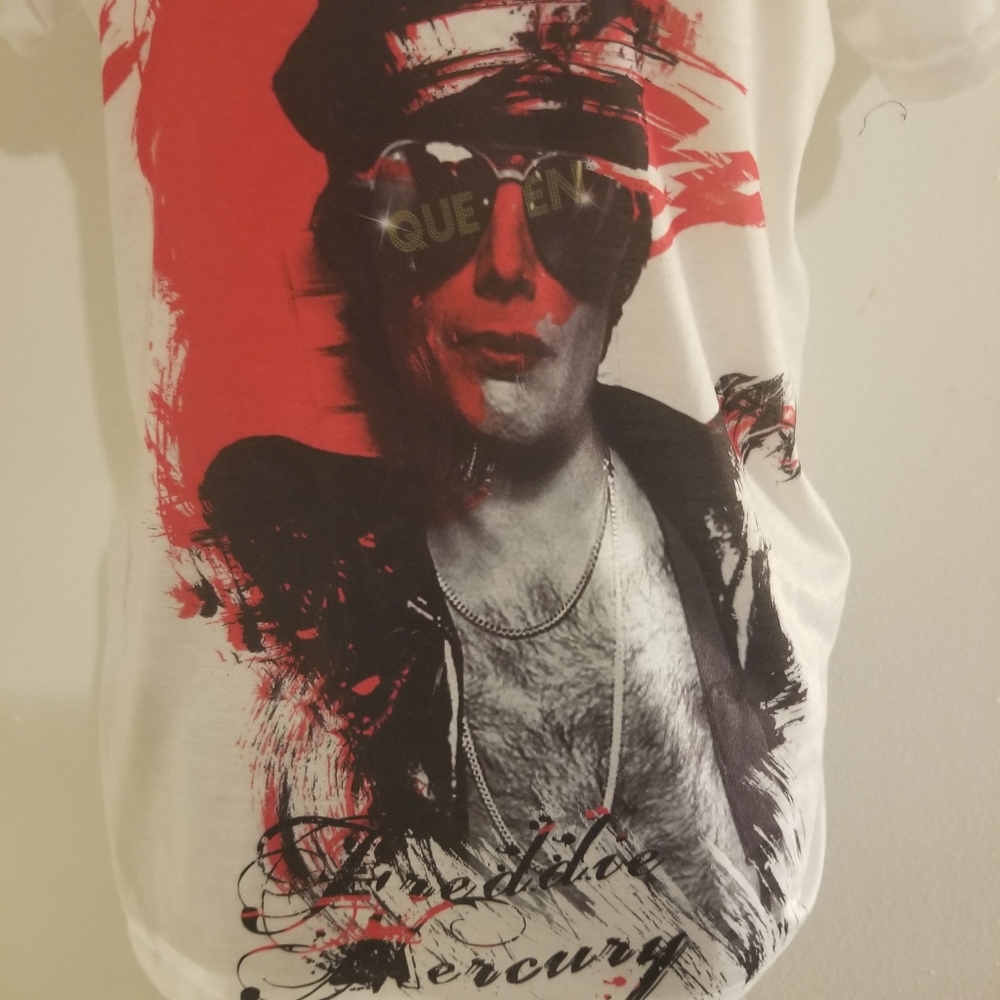 FREDDIE MERCURY VNECK TEE SHIRT XL